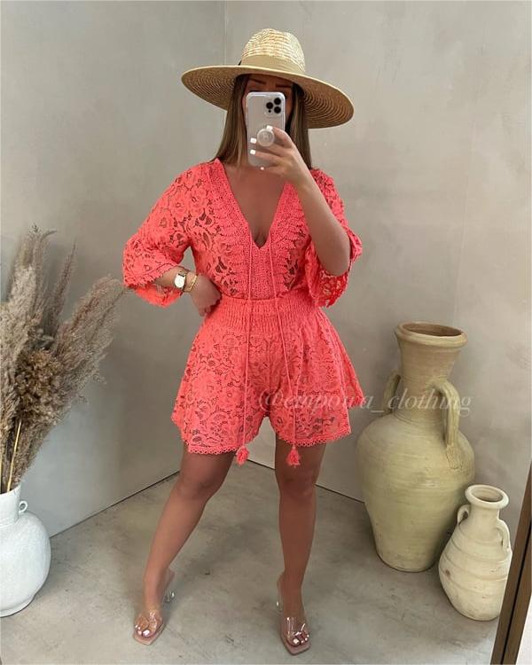 Conjunto Corto de Encaje con Cuello en V